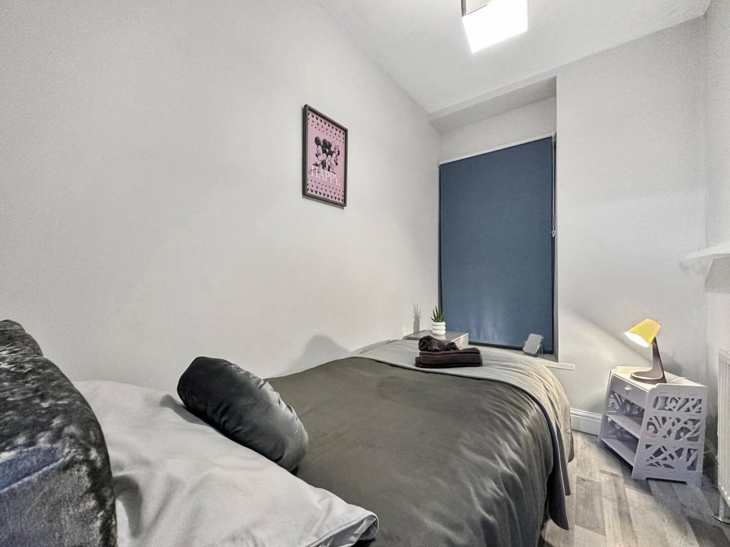 3 Bed Home In Tonypandy With Balcony View Room Llwynypia المظهر الخارجي الصورة