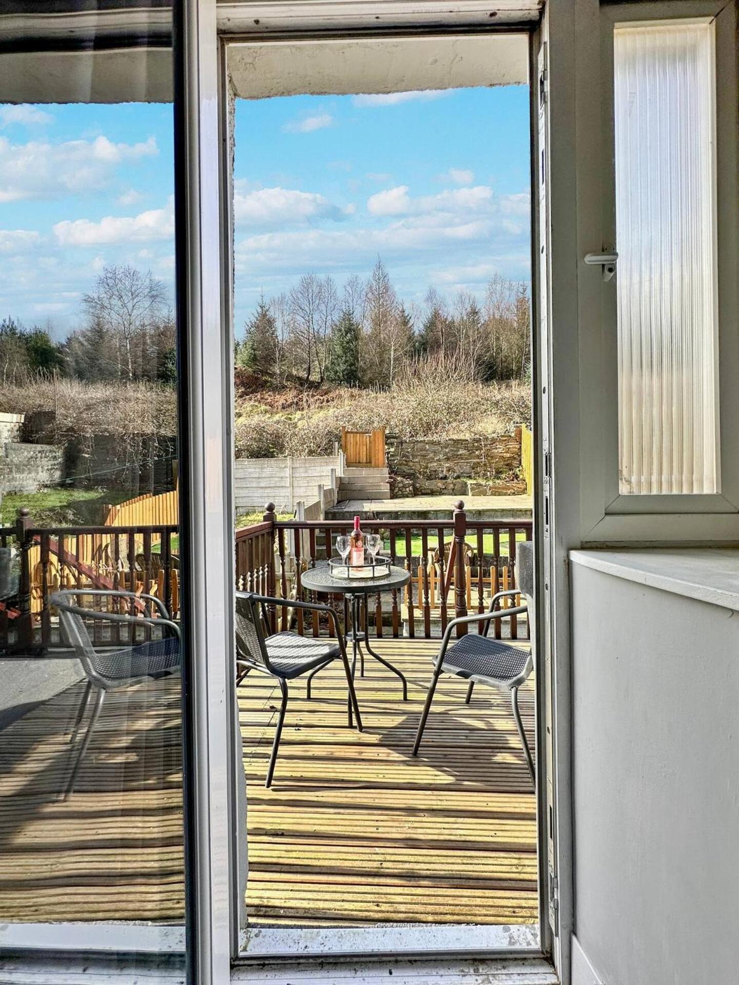 3 Bed Home In Tonypandy With Balcony View Room Llwynypia المظهر الخارجي الصورة